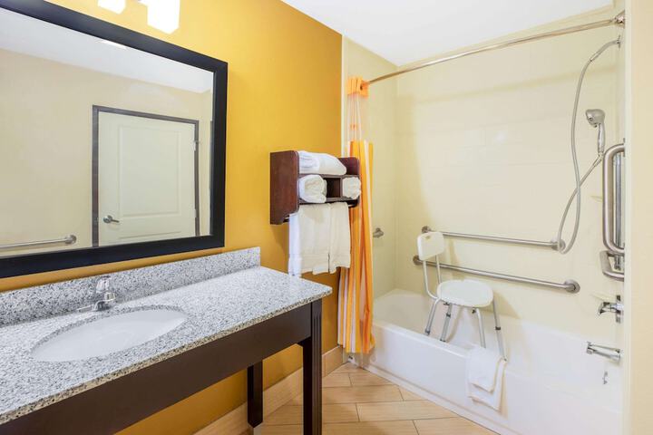 Room 40 of 54