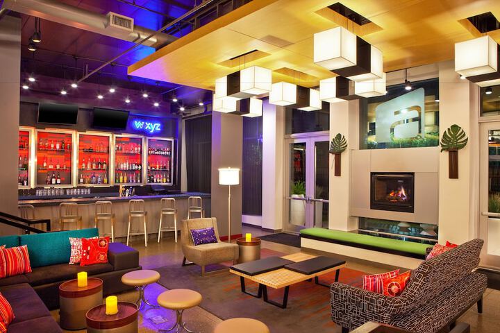 Lounge 21 of 25