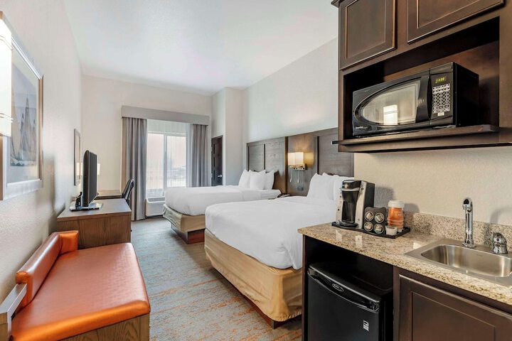 Comfort Inn & Suites Brighton Denver NE Medical Center