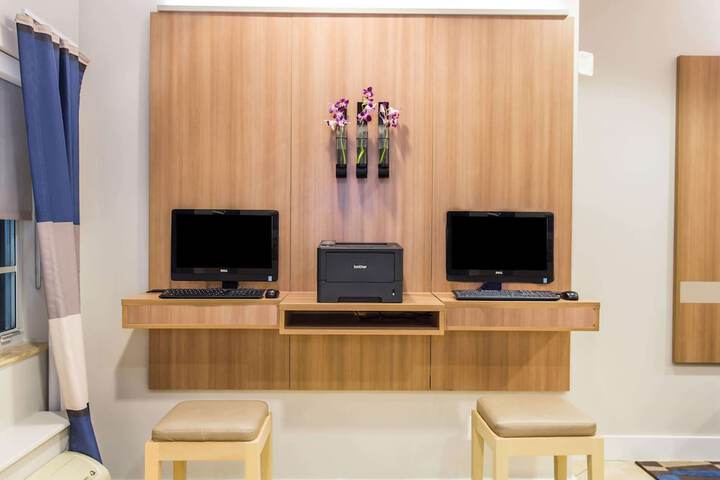 Business Center 25 of 28