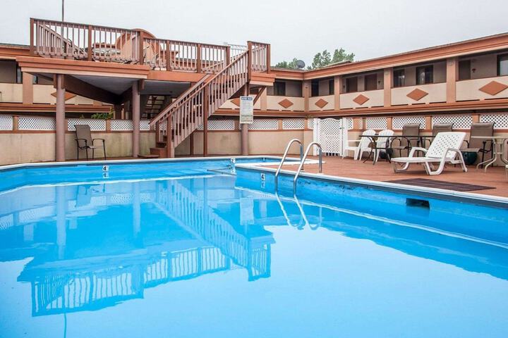 Pool 7 of 55