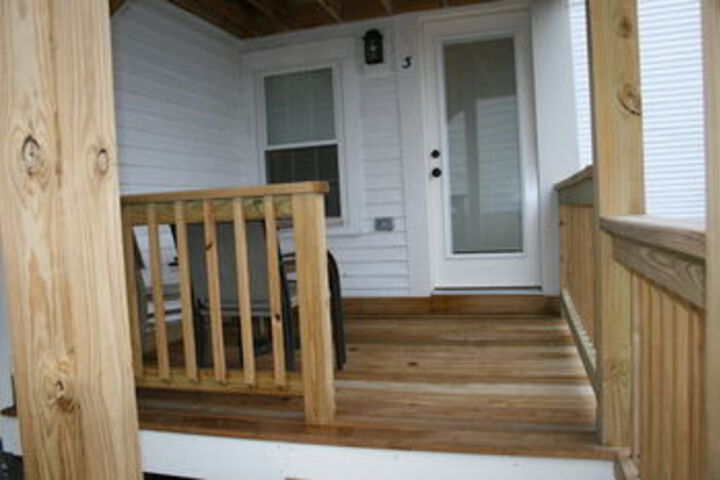 Sheas Riverside Inn & Motel