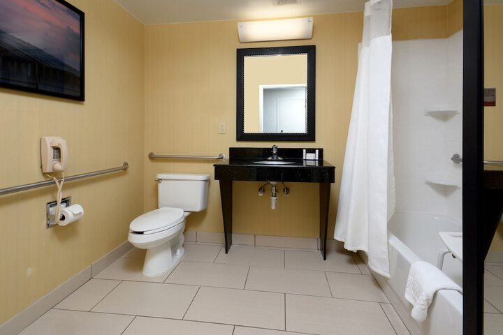 Room 16 of 38