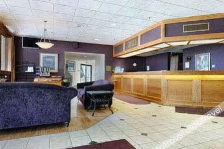 Days Inn Maplewood Hotel and Conference Center