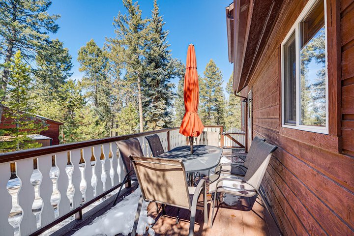 Woodland Park Chalet w / Deck Grill & Mtn Views!