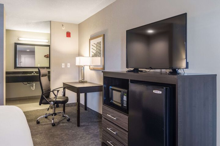 Room 14 of 32