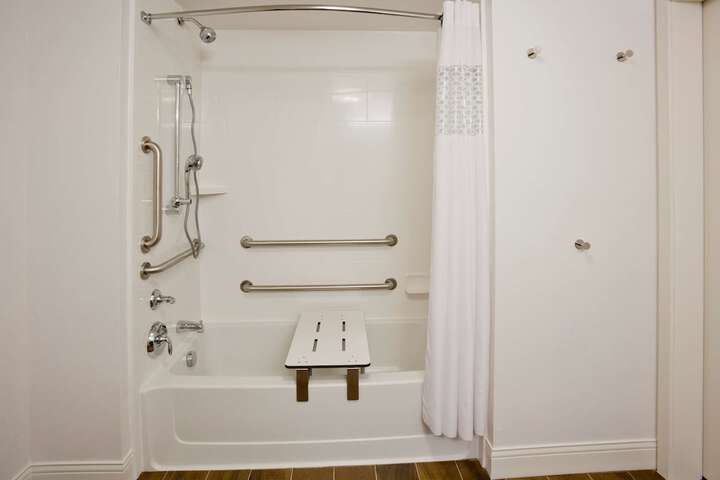 Room 10 of 32