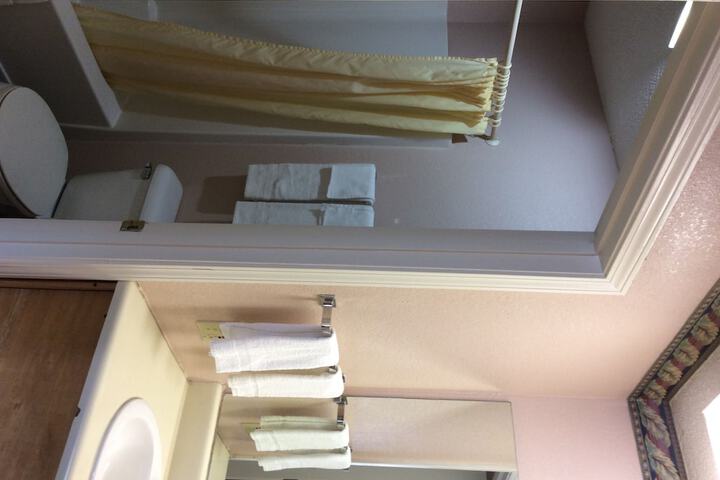 Room 4 of 13