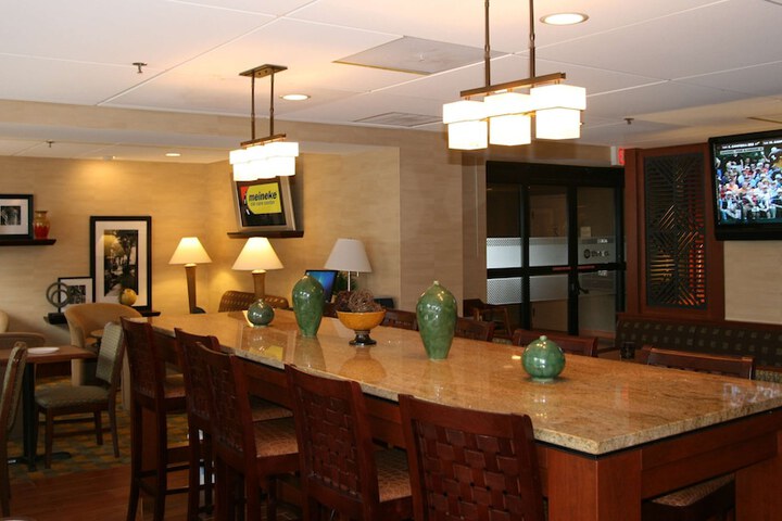 Dining 59 of 77