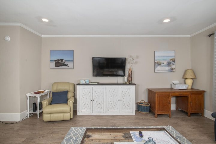 Cardinal Seas 5 Bedroom Home by RedAwning