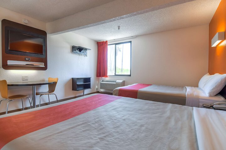 Room 17 of 44