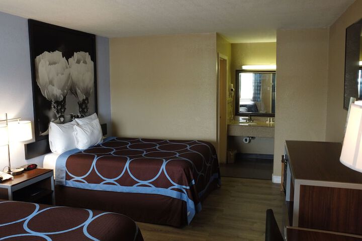 Room 13 of 36