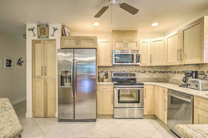 Spacious Naples Home 1 Mi to Vanderbilt Beach!