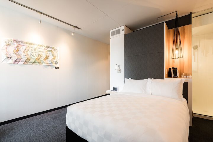 Room 10 of 39