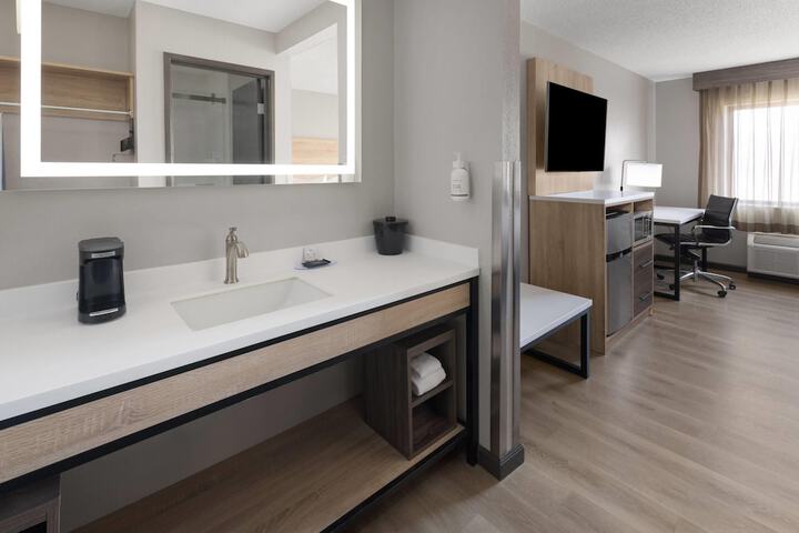 La Quinta Inn & Suites by Wyndham Mansfield OH