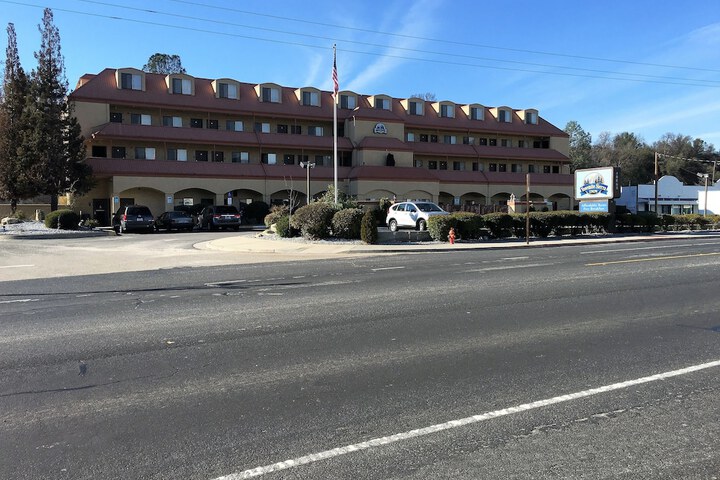 Yosemite Sierra Inn
