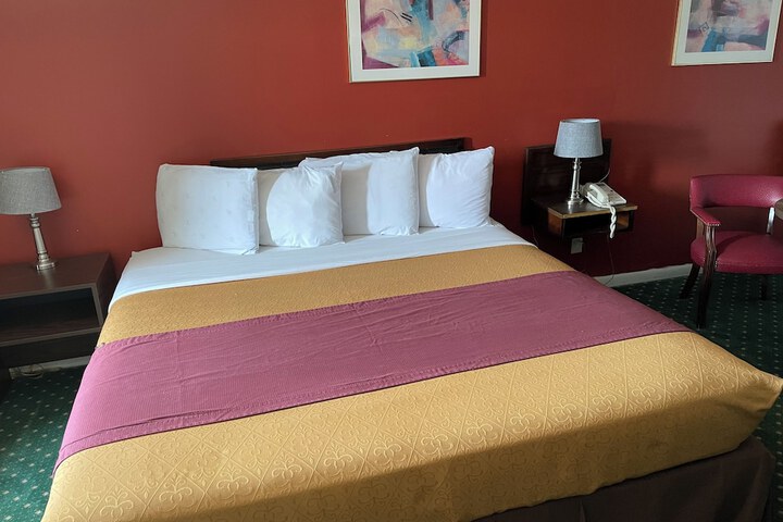Room 33 of 84