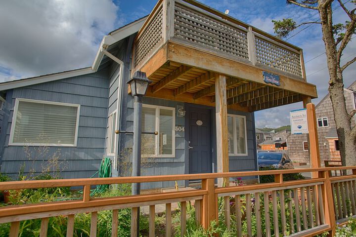 The Waves / The Argonauta Inn/The White Heron Lodge