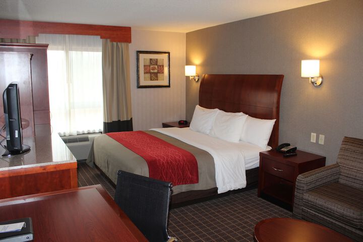 Comfort Inn & Suites West Springfield