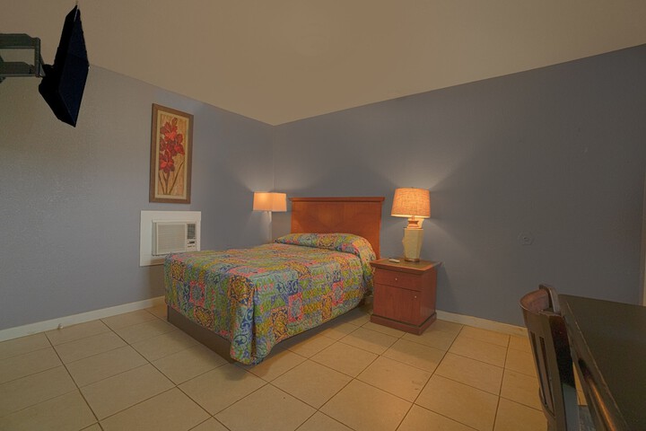 Room 33 of 50