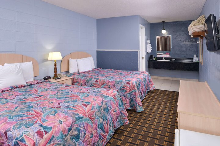 Room 10 of 24