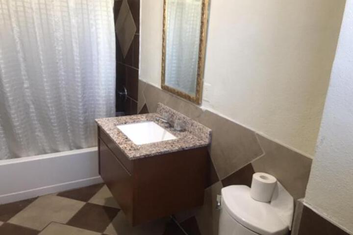 Galleria Inn Montclair / Ontario