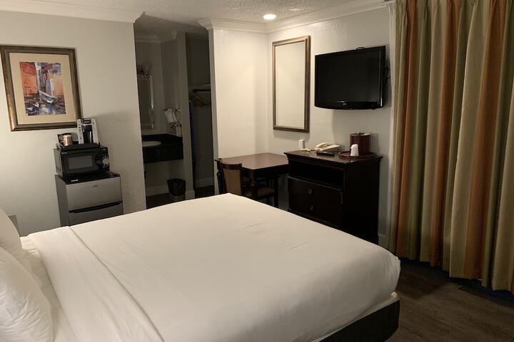 Room 19 of 40