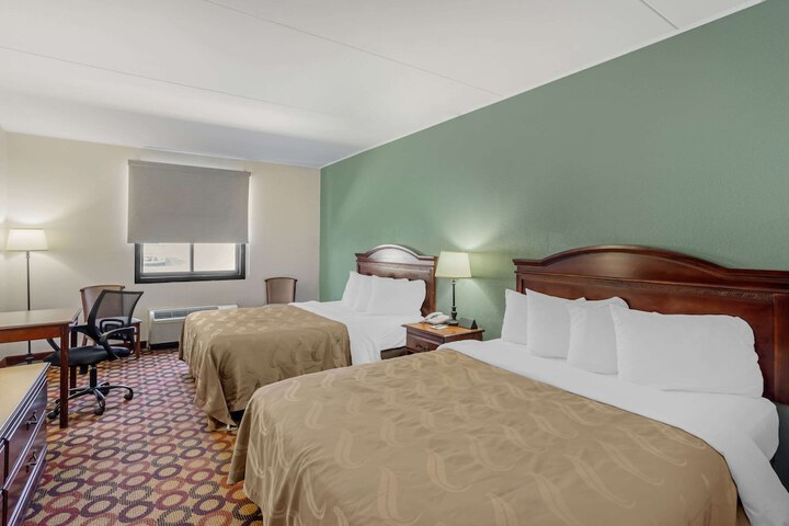 Room 25 of 32