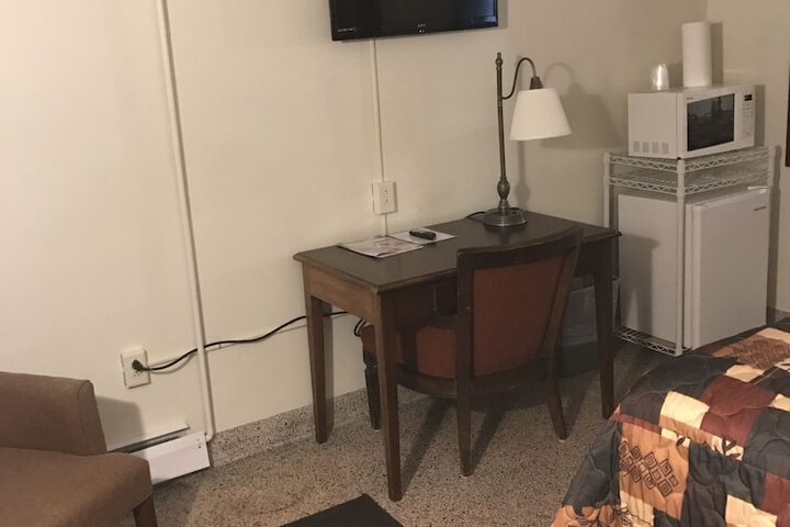 Room 72 of 98