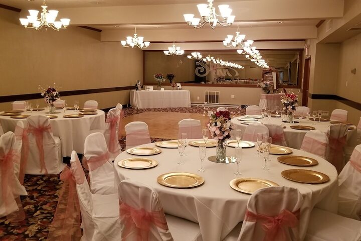Ballroom/Hall 68 of 92