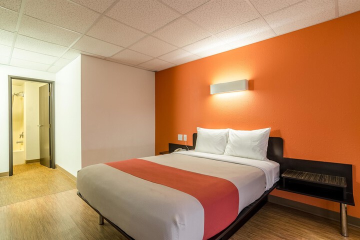 Room 30 of 47