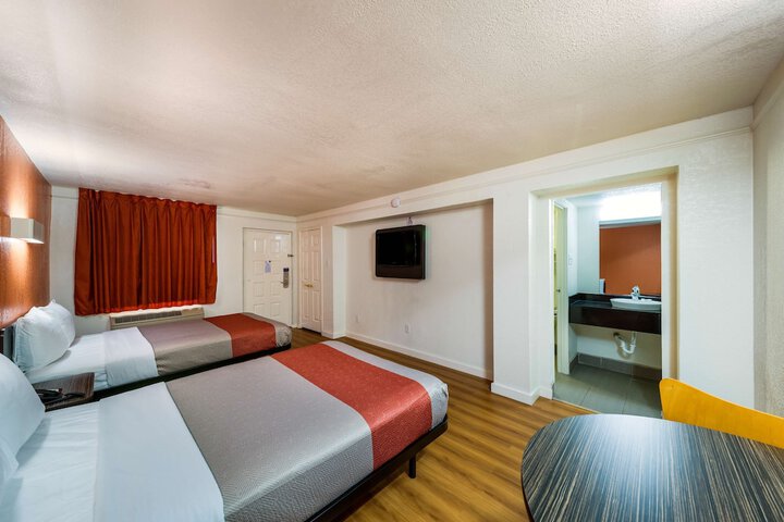 Motel 6 Dallas TX - Farmers Branch