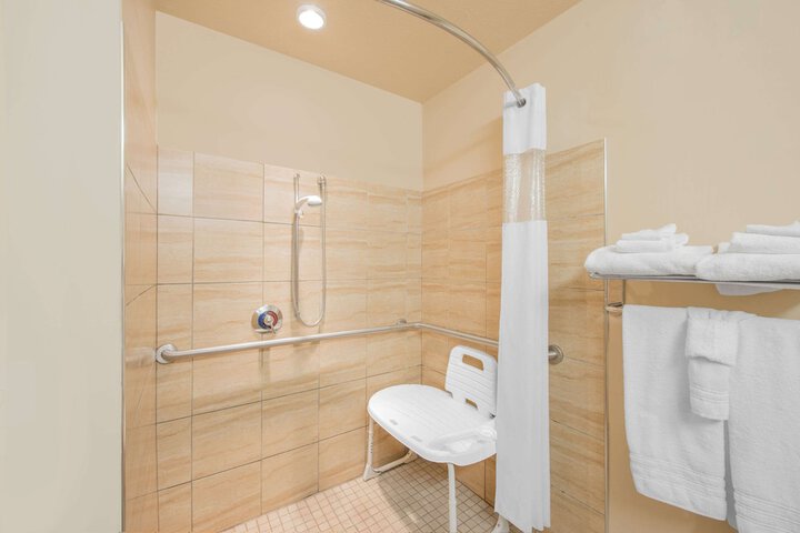 Microtel Inn & Suites by Wyndham Quincy Downtown / River Area