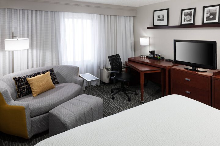Room 21 of 37