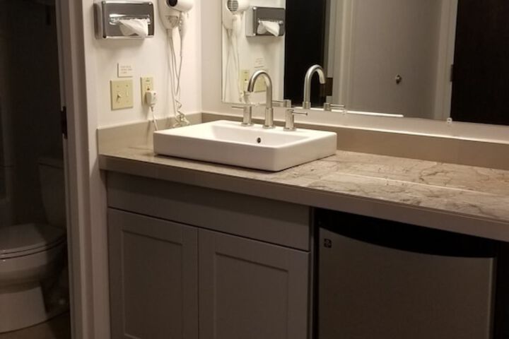 Room 32 of 43