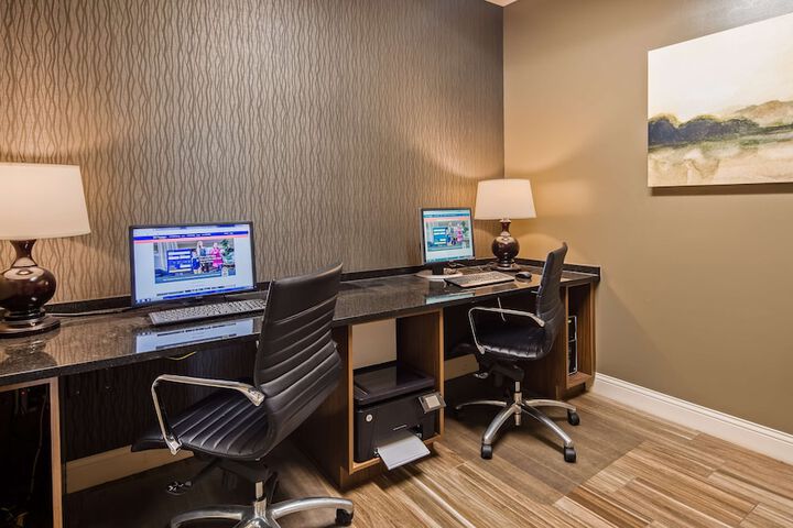 Business Center 30 of 30