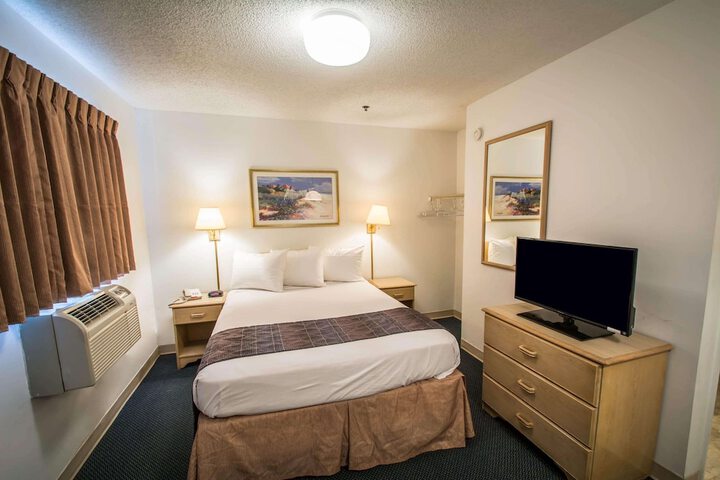 Room 10 of 32