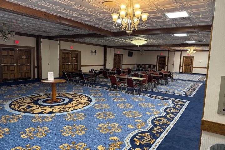 Holiday Lodge Hotel & Conference Center