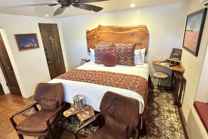 Room 28 of 285