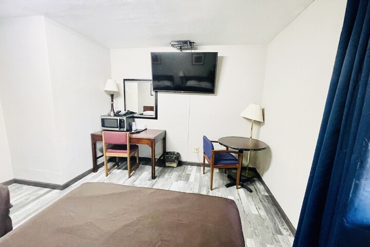 Room 7 of 9
