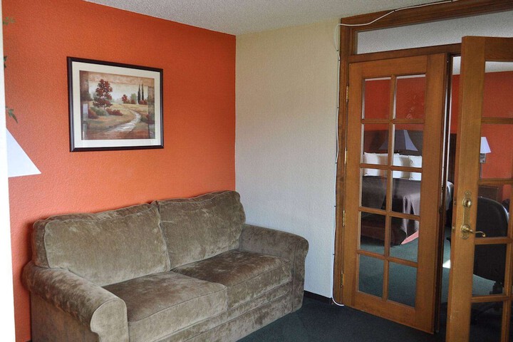 Room 10 of 24