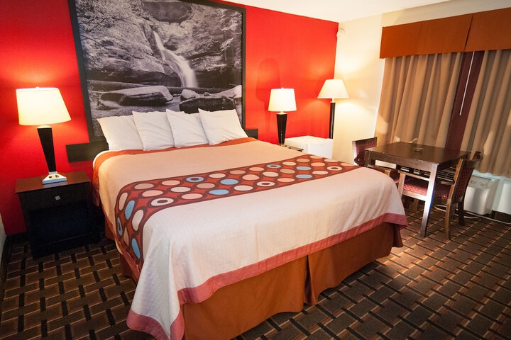 Room 13 of 27