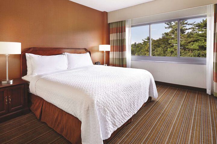 Embassy Suites by Hilton Parsippany