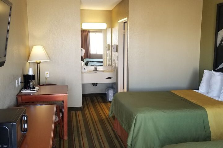 Room 22 of 39
