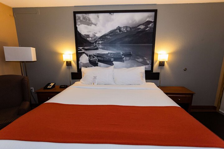 Room 35 of 72