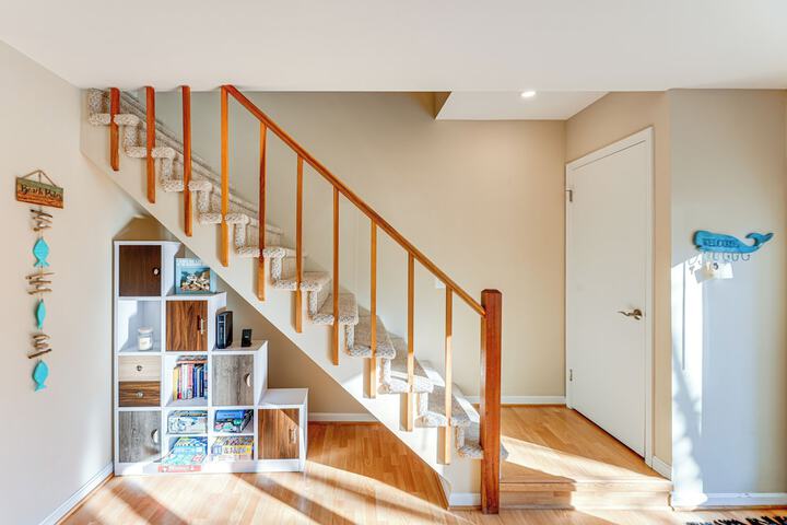 Walk to Bethany Beach Boardwalk: Coastal Retreat