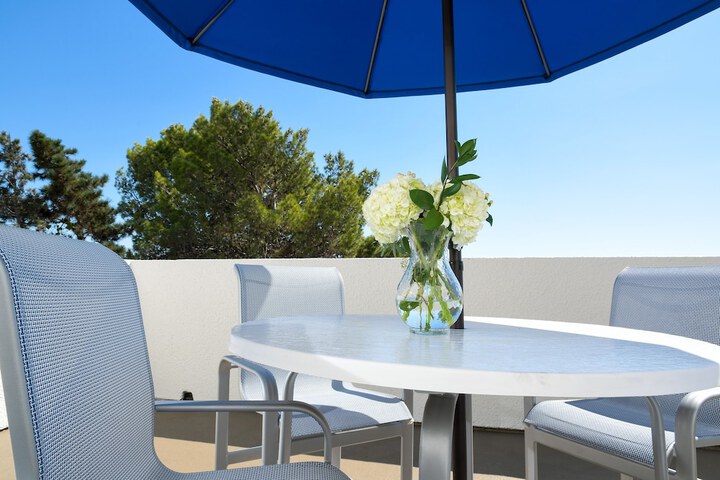 Sundeck 35 of 37