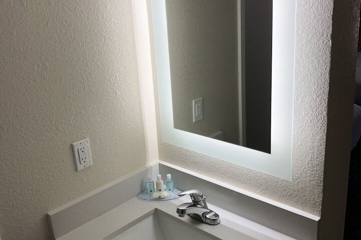 Room 35 of 42