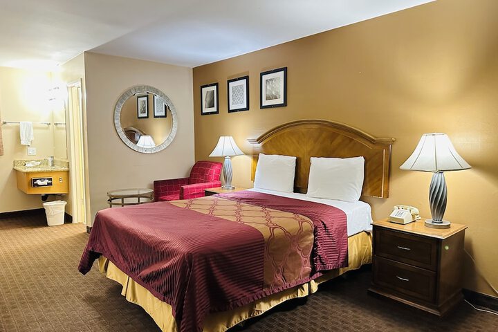 Room 17 of 27