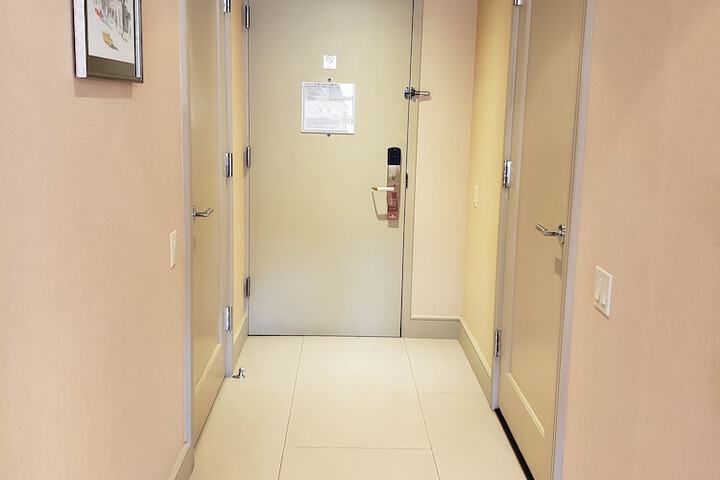 Room 11 of 32